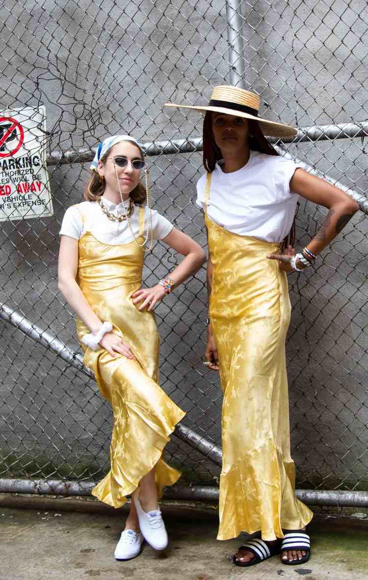 Pančuchové šaty kombinujú letné outfity s dámskymi trendovými trendmi v bielom tričku