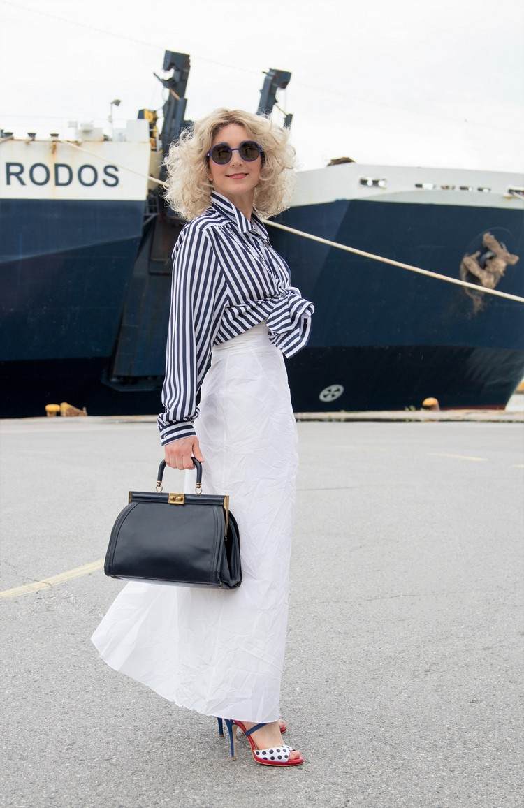 Maxi sukne kombinujú v lete elegantné ležérne oblečenie pre ženy nad 50 rokov