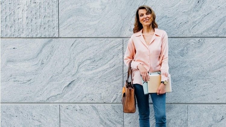 Kombinácia džínsov pre ženy nad 50 rokov Inteligentné ležérne tipy na dámsku módu