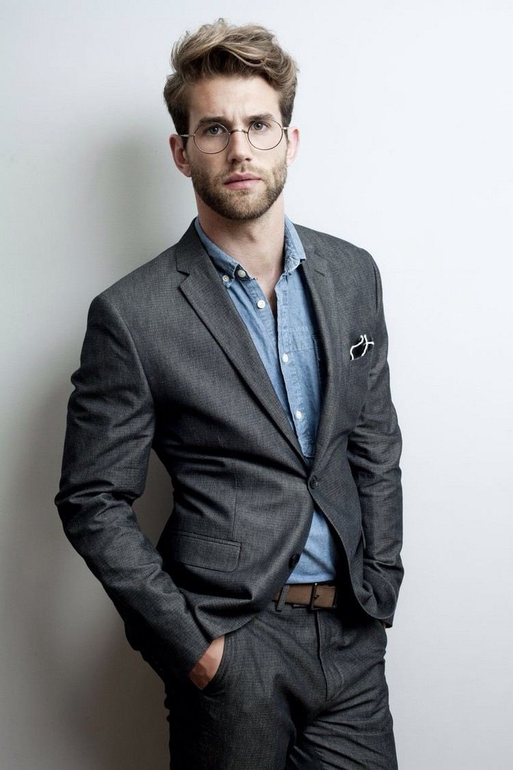 pánsky oblek v elegantnom ležérnom vzhľade