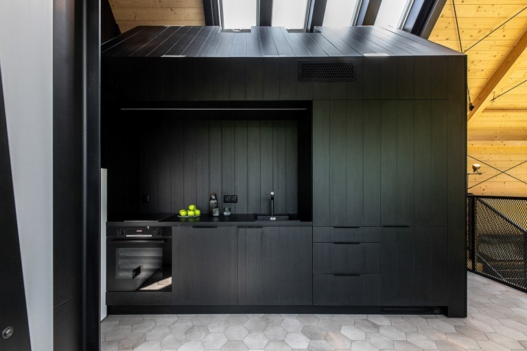 Vstavaná kuchyňa moderná chladnička sporák z čierneho dreva kuchynská linka