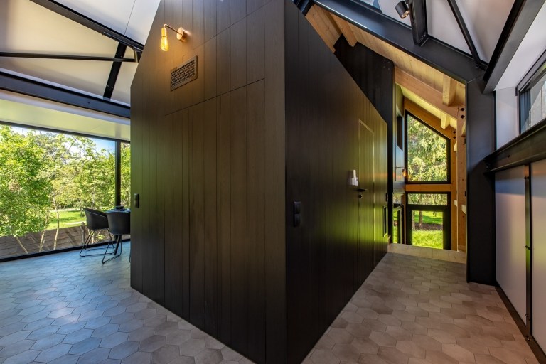 Osvetlenie chodby reguluje hlasové povely