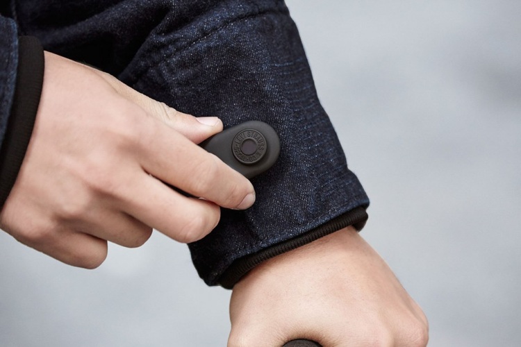 Inteligentnú džínsovú bundu je možné prepojiť so smartfónom Džínsová bunda -mart-technology-levis-jacquard-google-a% cc% 88sleeve