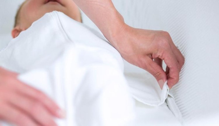 Dizajn detskej postele - detská kolíska, ktorá taktiež hrá podobne ako bruško matky Návrh detskej postele -elektrická-detská-kolíska-naučená-spať-upokojiť