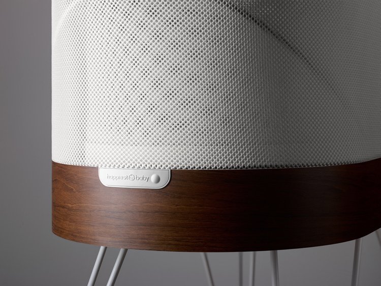 elektrická kolíska funguje automaticky alebo stlačením tlačidla detská posteľ-dizajn-elektrická-kolíska-inteligentné-technológie-rodičia