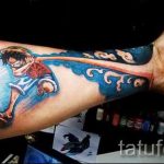 смешна татуировка на ръката - юмрук