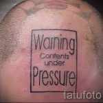 Смешна татуировка - печат върху плешива глава