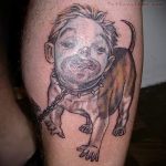 Смешно куче за татуировки с човешко лице