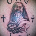 Смешна религиозна татуировка