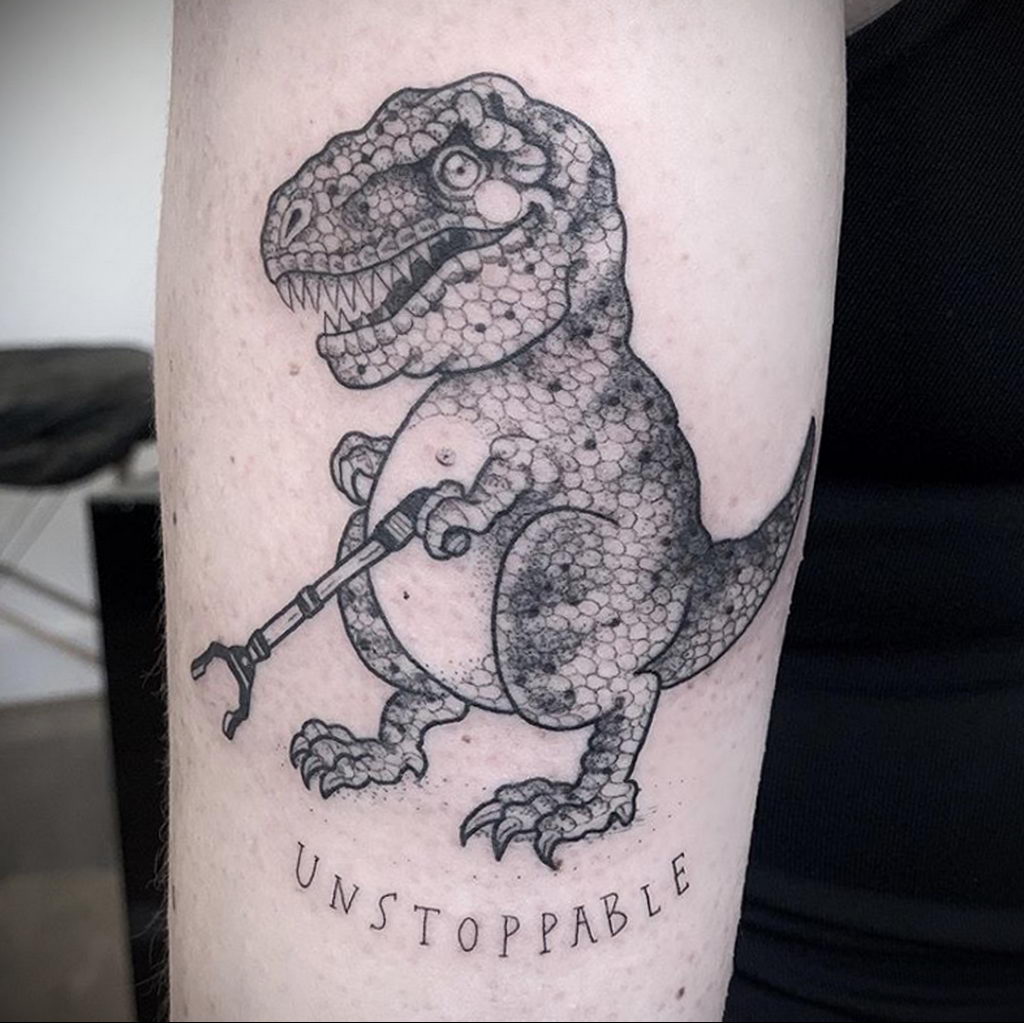 Śmieszne tatuaże pomogą Ci się odwrócić i uśmiechnąć podczas kwarantanny COVID-19 - zdjęcie 11