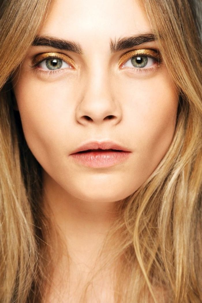 cara-delevigne-blue-eyes-golden-eye-makeup