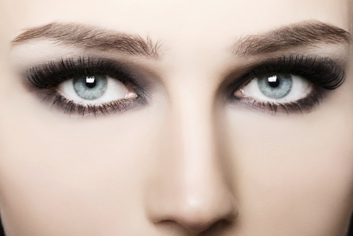 Smokey eyes for blue eyes večer-makeup-sivé-očné tiene