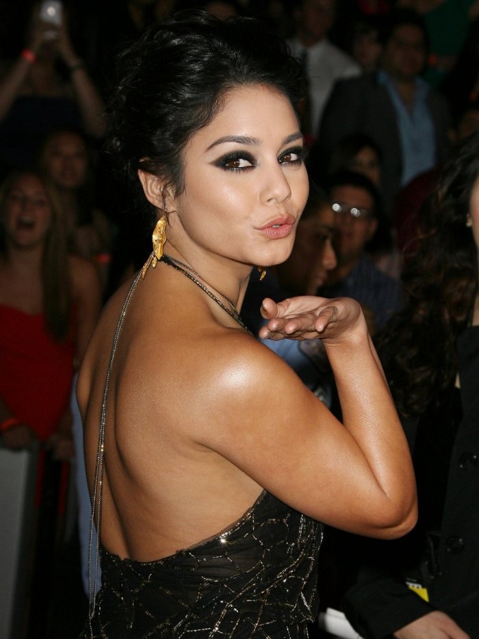 Smokey Eyes Make-up -čierna-vanessa-hudgens