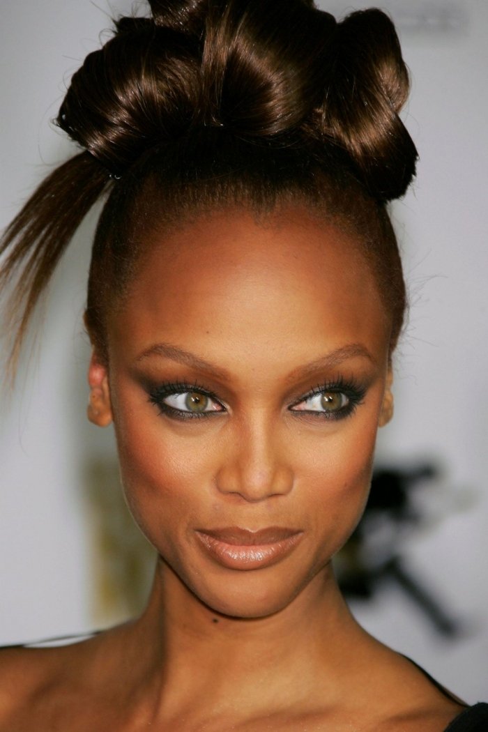 tyra-banky-dymové-oči-make-up-zelené-oči-rúž-farba pleti