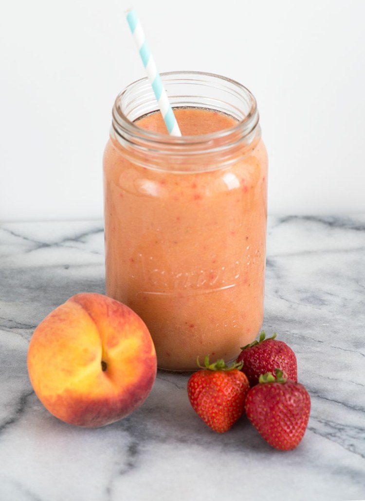 recepty na smoothie z broskyňových jahôd a slameného mramoru