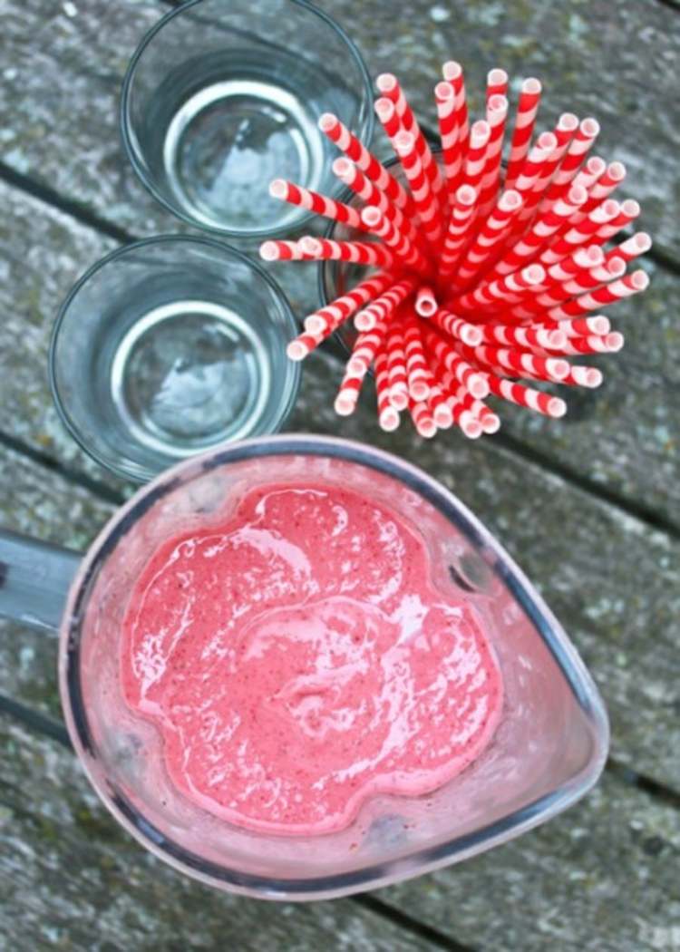 smoothie zelený čaj čučoriedky recept nápad sklenená kanvica
