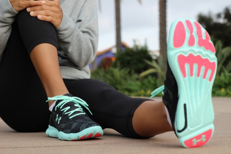 Moderné tenisky v zelenej a čiernej farbe od Speedform Tenisky-trend-čierne-legíny-športovo-speedform