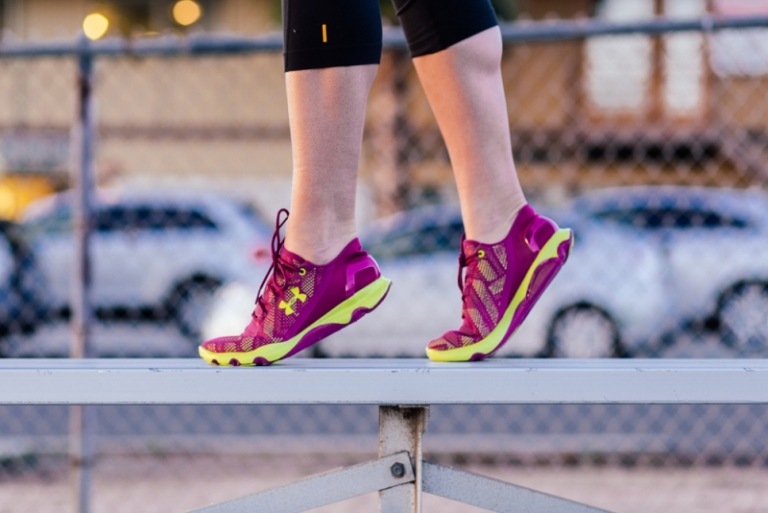 Under Armour - model Speedline vo fialovej / žltej farbe Tenisky-trend-purpurové-farebné motívy pod pancierom-speedline