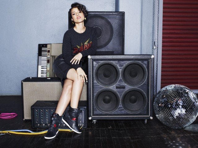 Tenisky REEBOK na klinovom podpätku, čierne kľúče Alicia