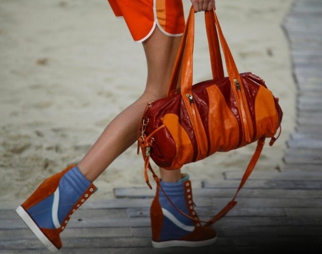 tommy hilfiger jar 2014 klinové podpätky klinové tenisky oranžovo modrá