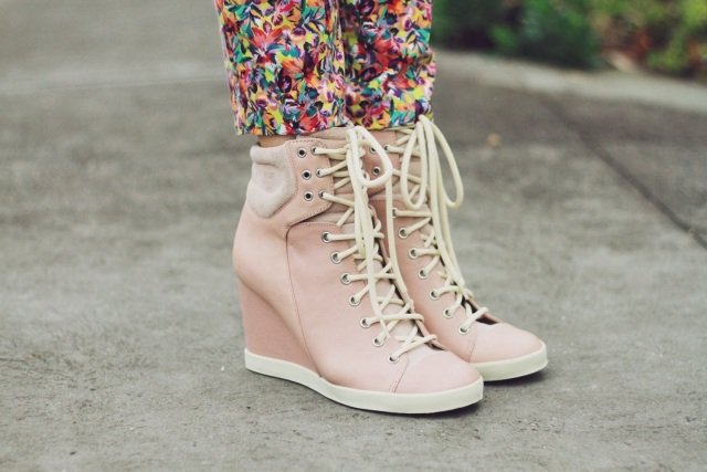 tenisky klinový podpätok ružový kožený klin trend 2014