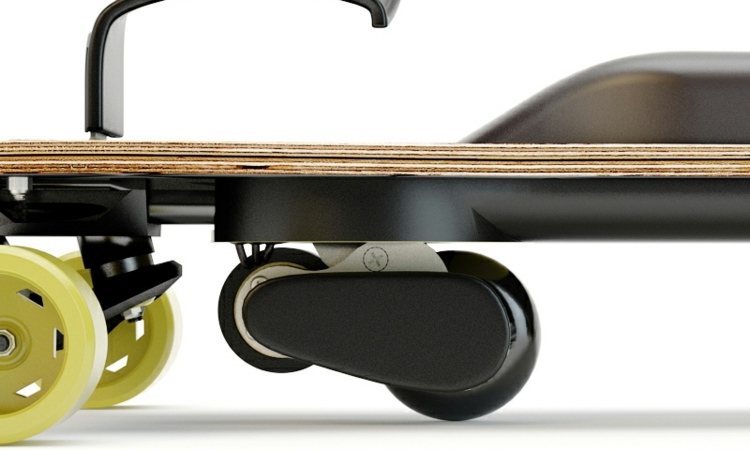 Kolesá sú poháňané motorom Snowboardová jazda, pohyb na skateboarde, nová technológia, batéria