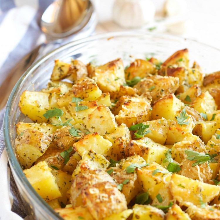 Zemiaková príloha s hovädzím filé Cesnak vyprážané zemiaky s parmezánom