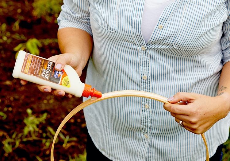Mreže na plamienok vo vedre z drevených vyšívacích krúžkov