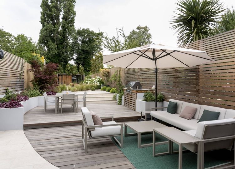 plánovanie záhrady dlhá úzka záhrada so salónikom a vonkajšou jedálňou