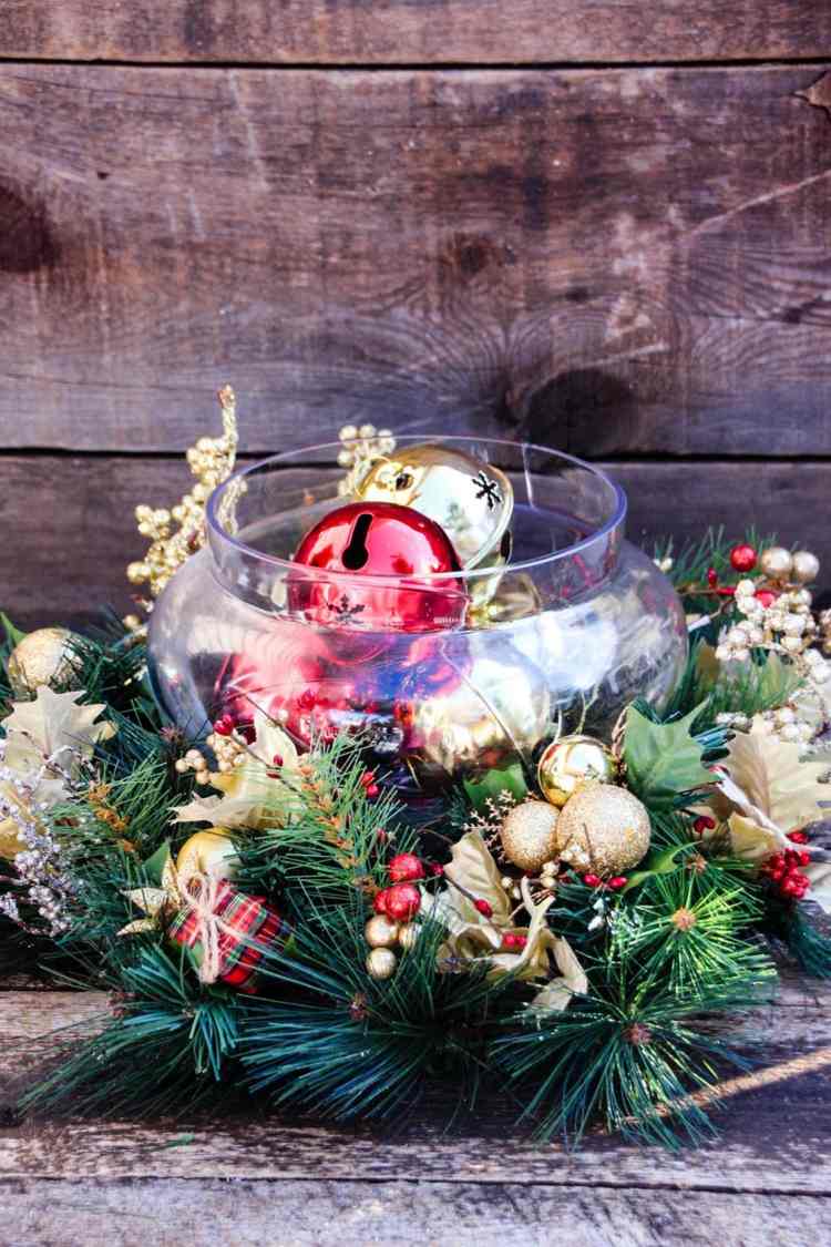aranžovanie vianočných ozdôb jedľové vetvy zachovať aranžmán