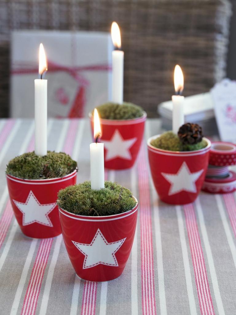 Namiesto venca dajte do pohárov sviečky s machom