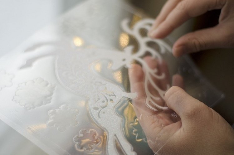 samolepiace obrázky na okná, zrkadlá a iné sklenené povrchy