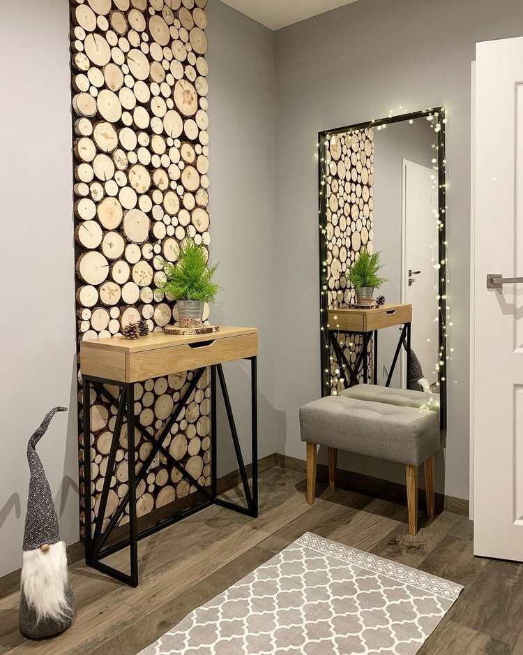 Vianočné dekorácie do modernej chodby škandinávskych trpaslíkov a rozprávkových svetiel okolo zrkadla