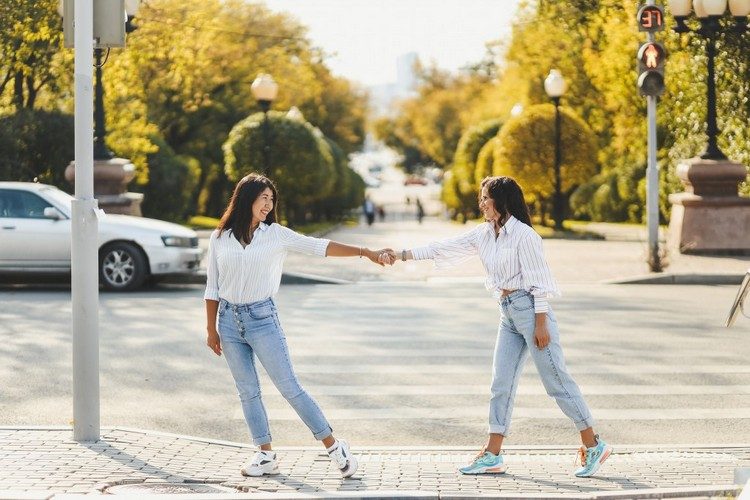 Topánky v štýle džínsov si vyberajú nápady na letné outfity