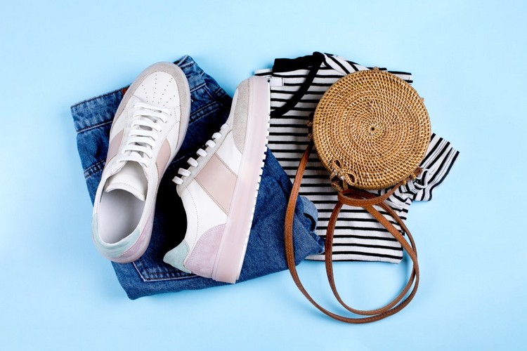 Noste džínsový štýl s tričkom