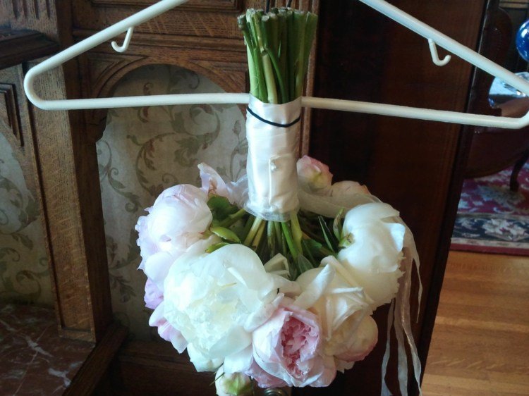 ako svadobná kytica schne, ktorá kvitne pri izbovej teplote