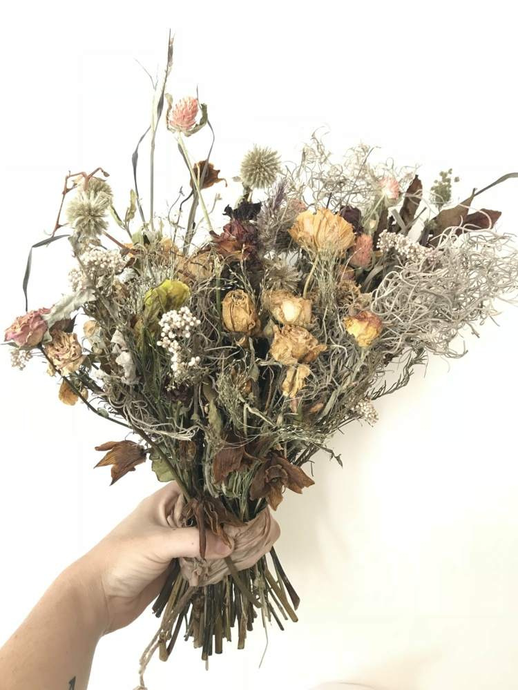 Svadobná kytica vysušte riadne vzdušný lak na vlasy sprej