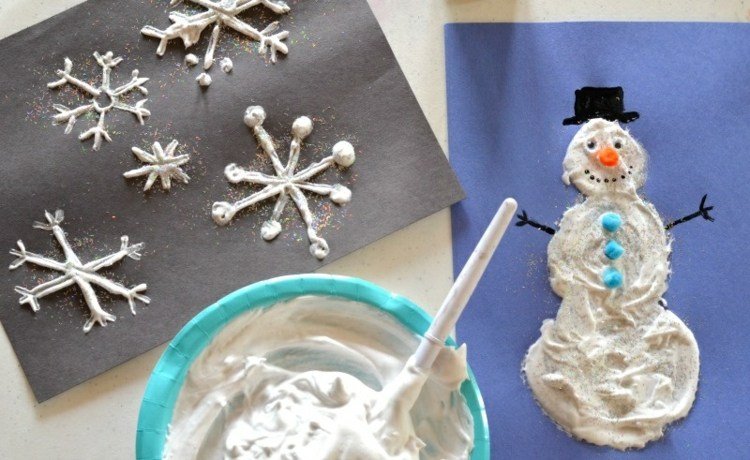 ručné práce s 3 ročnými deťmi na vianoce zimné motívy holiaca pena trblietky snehové vločky snehuliak