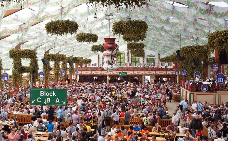 oktoberfest-styling-tipy-stan-pivna zahrada