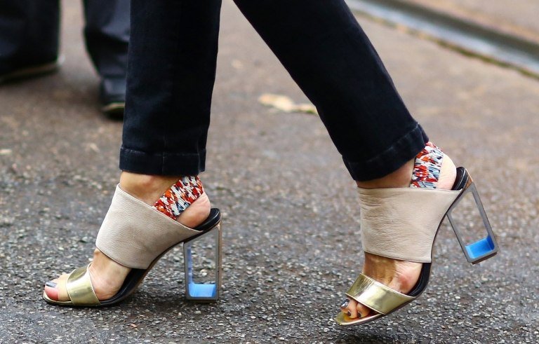 Transparentné topánky na podpätku letné módne trendy úzke rifle vyhlásenia opätky