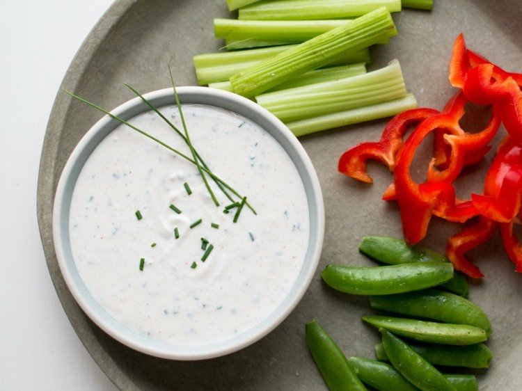 Grécky jogurt na dipy pre deti je zdravý a chutný