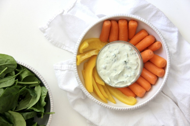 Shrek Dip podávajte so špenátom so surovou alebo dusenou zeleninou