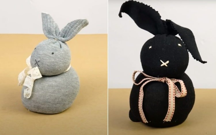 Naplňte králičie telo ryžou a vytvorte figúrku, ktorú postavíte