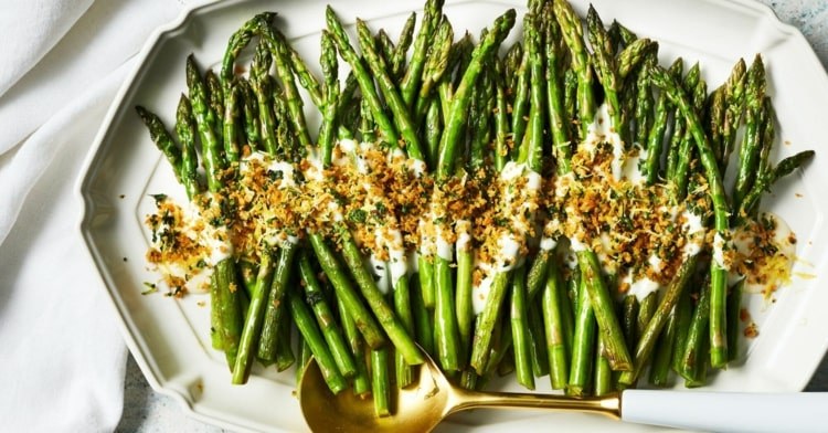 Omáčka na špargľu - tvarohová omáčka a strúhanka na grilovanie