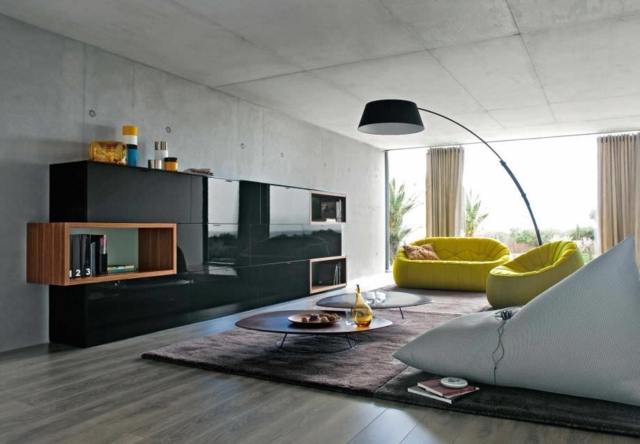 nastaviť koberec hnedý žltý čalúnený nábytok