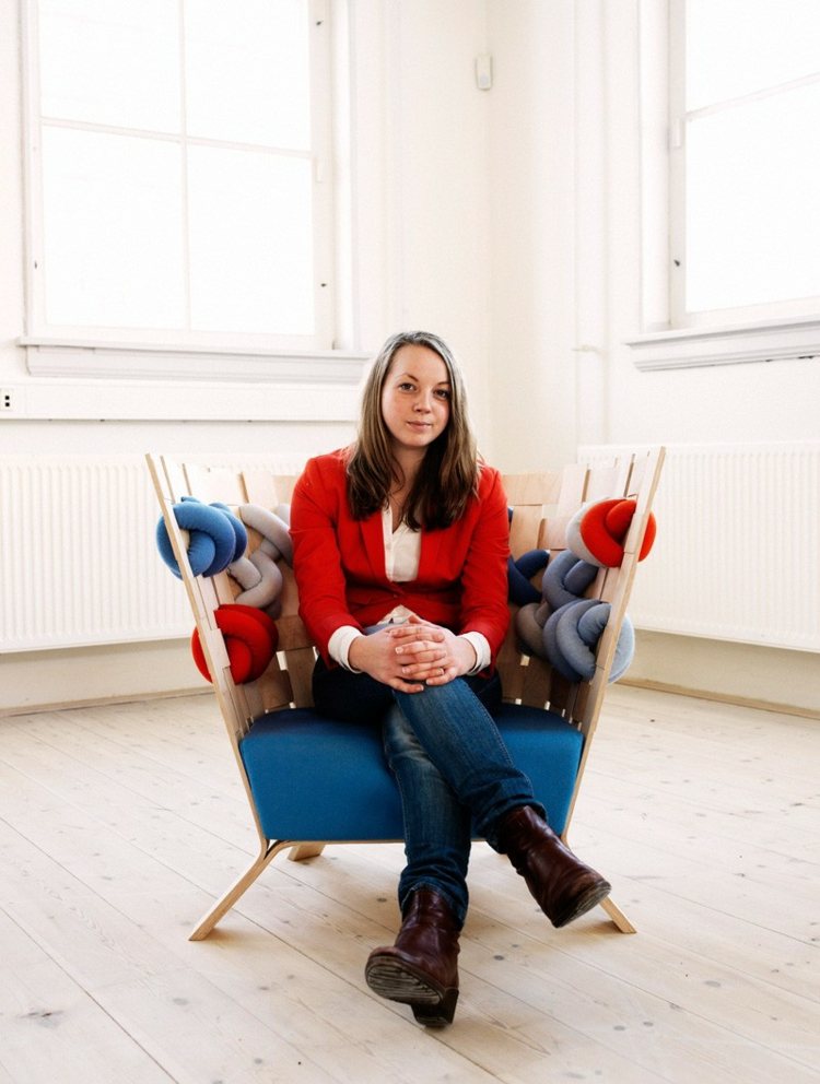 dizajn pohovky a kresla modrý červeno sivý pohodlný nábytok