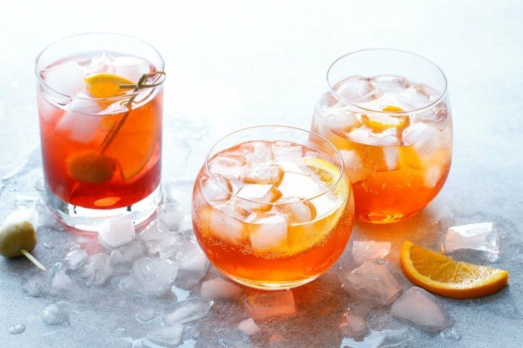 Recept na letné nápoje Aperol Spritz s jednoduchými kokteilmi Prosecco