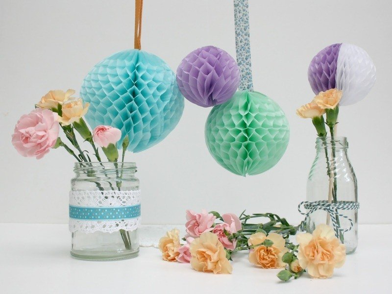 Murárska nádoba ozdobená čipkou a ozdobnou stuhou Váza s nápadom na letnú vázu s čipkou