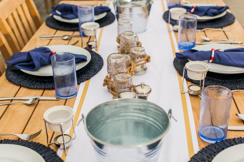 Stolné dekorácie na leto - s lampášmi a povrazom Myšlienka letnej dekorácie - lampáše - stôl - nápady na laná