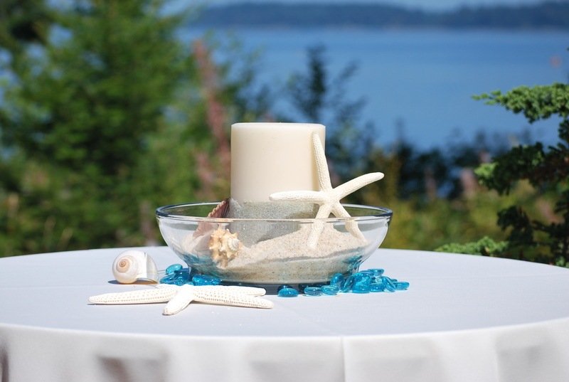 Aranžmán s pieskom, hviezdicami a škrupinami slimákov Myšlienka letnej dekorácie nápady piesku hviezdice